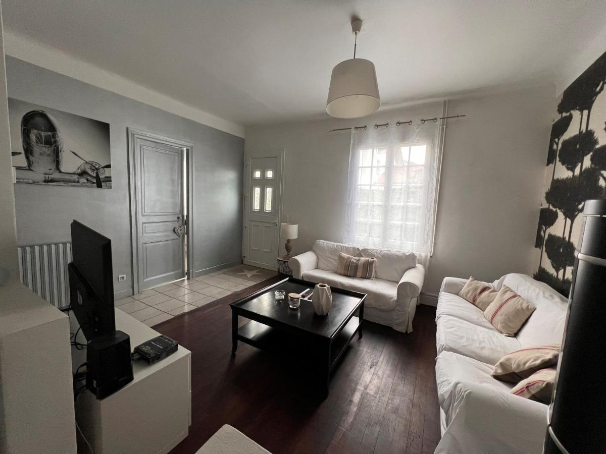 Agreable Maison De Ville Avec Une Belle Terrasse Anglet Exterior photo